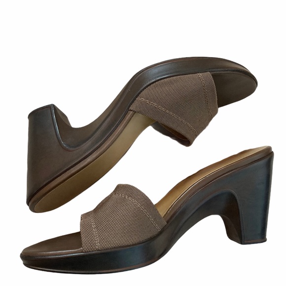 EUC Stuart Weitzman Slides Sz 8.5